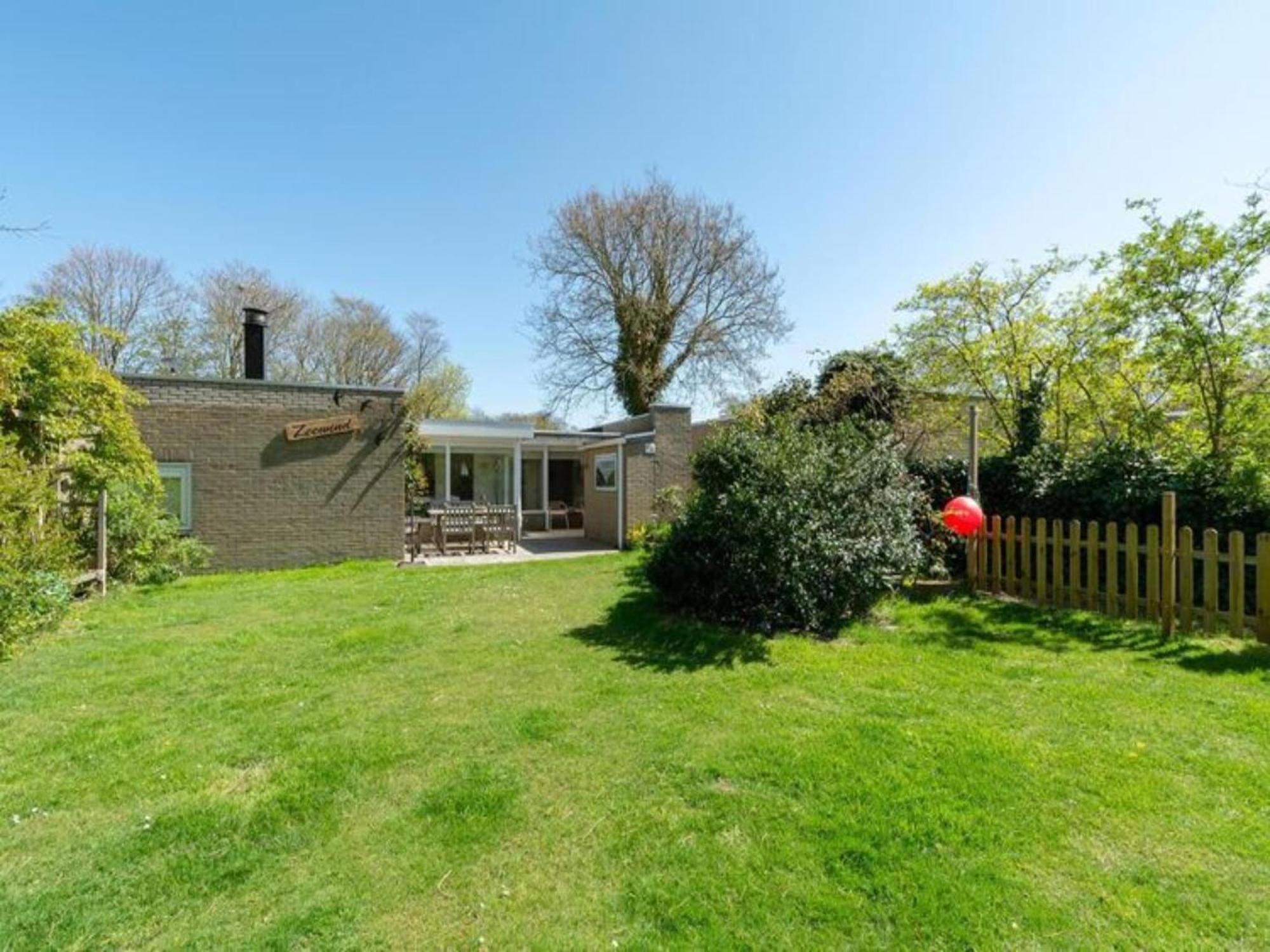 Stylish Bungalow With A Large Garden Sint Maartensvlotbrug Esterno foto
