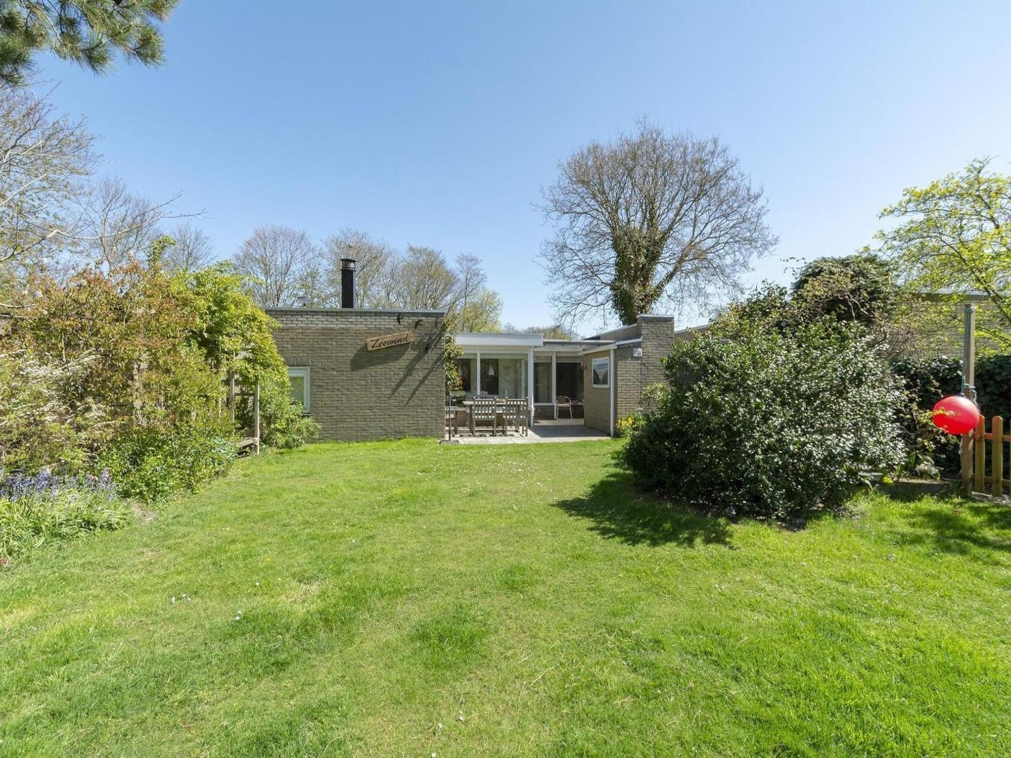 Stylish Bungalow With A Large Garden Sint Maartensvlotbrug Esterno foto