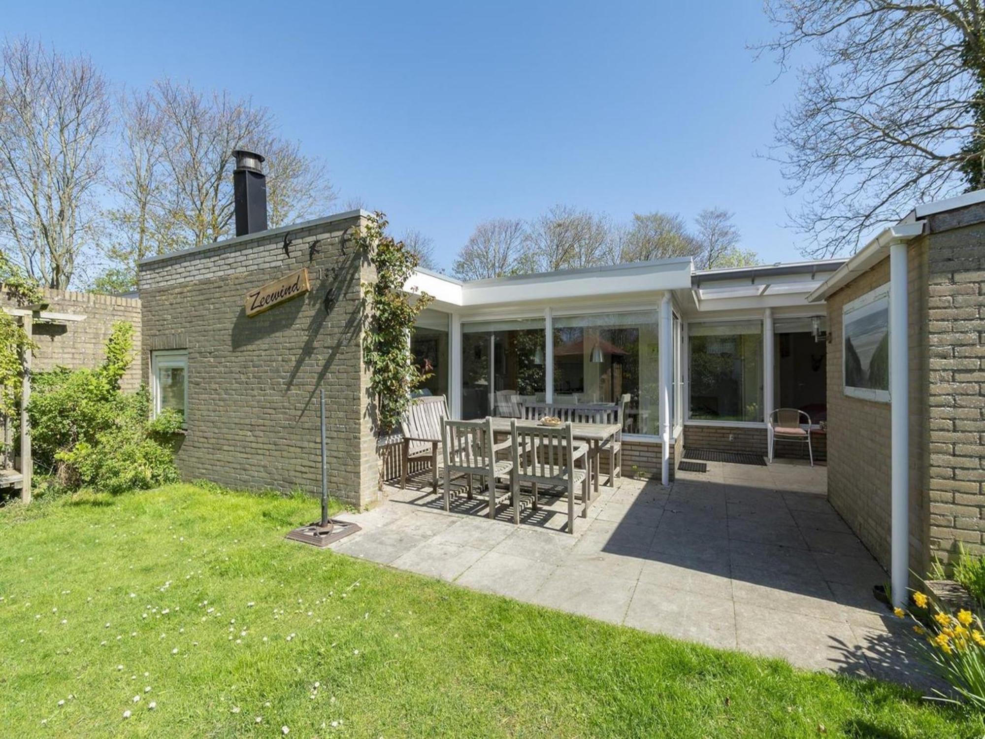 Stylish Bungalow With A Large Garden Sint Maartensvlotbrug Esterno foto