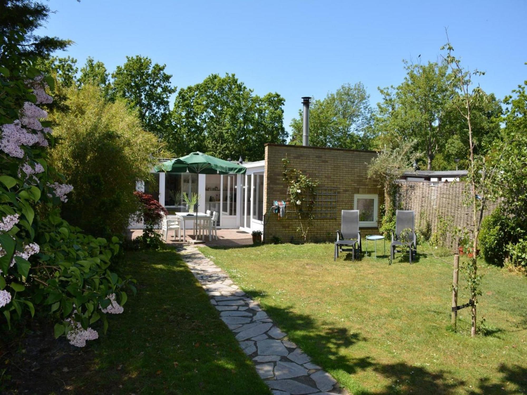 Stylish Bungalow With A Large Garden Sint Maartensvlotbrug Esterno foto