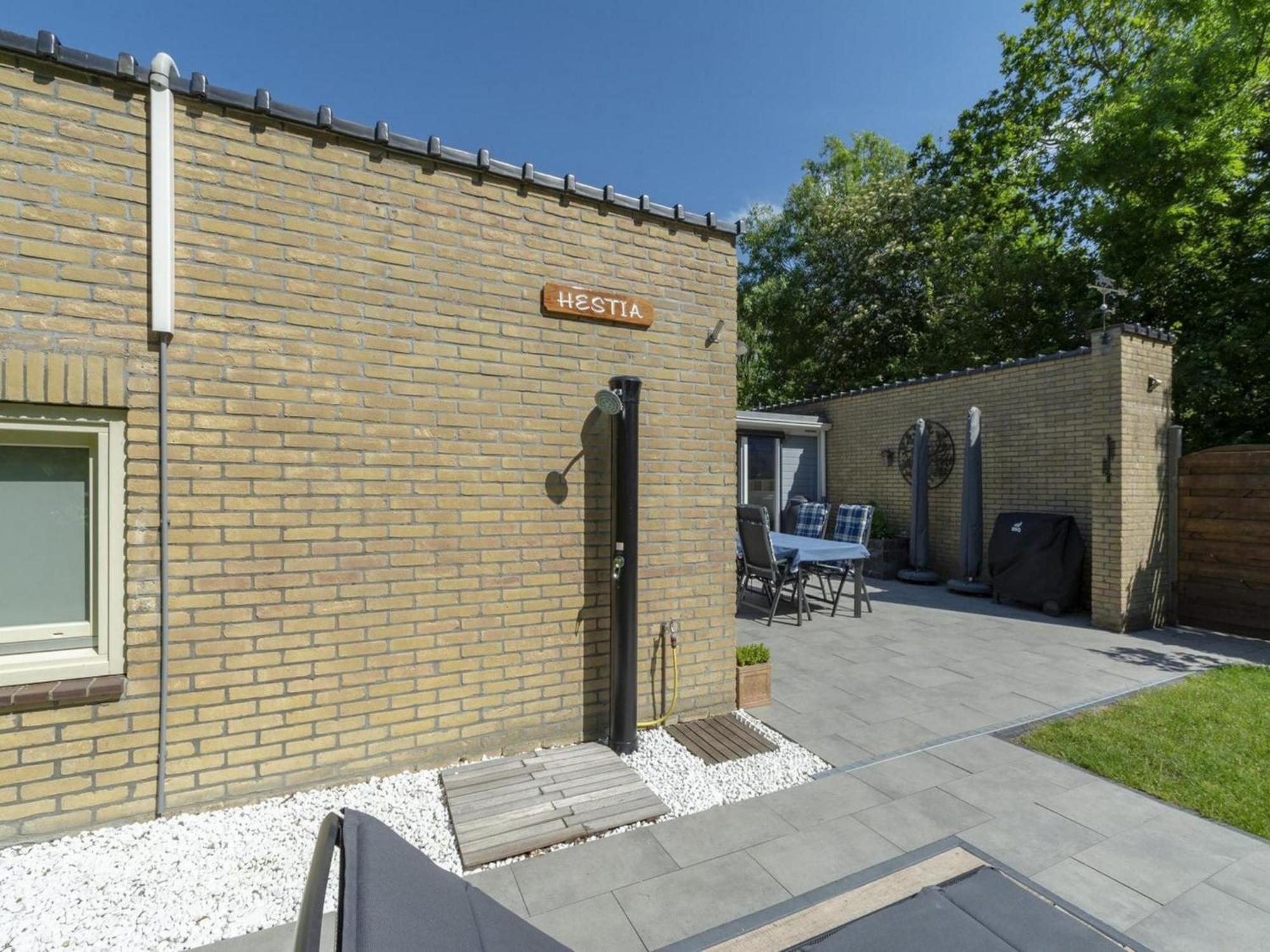 Stylish Bungalow With A Large Garden Sint Maartensvlotbrug Esterno foto
