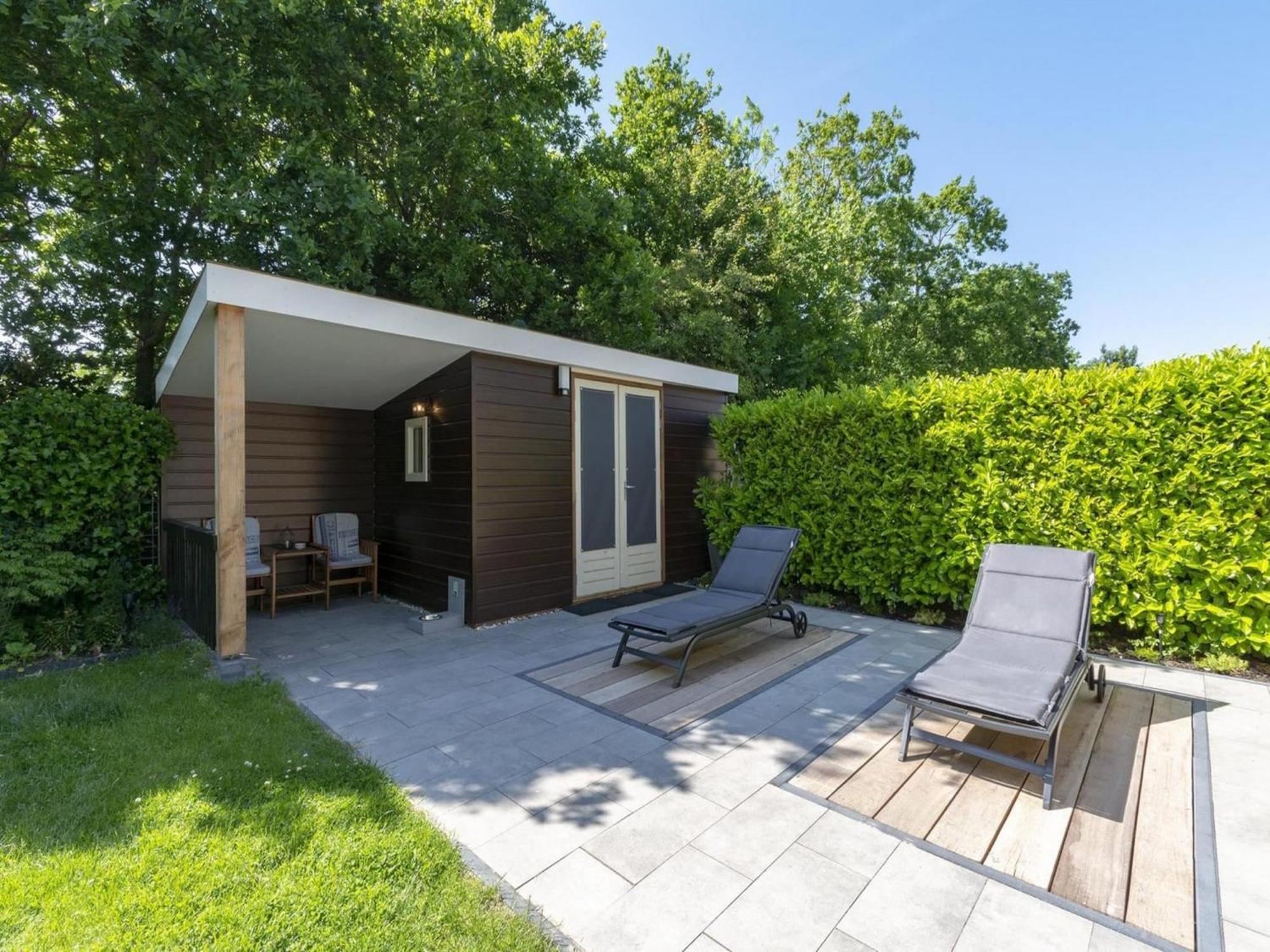 Stylish Bungalow With A Large Garden Sint Maartensvlotbrug Esterno foto
