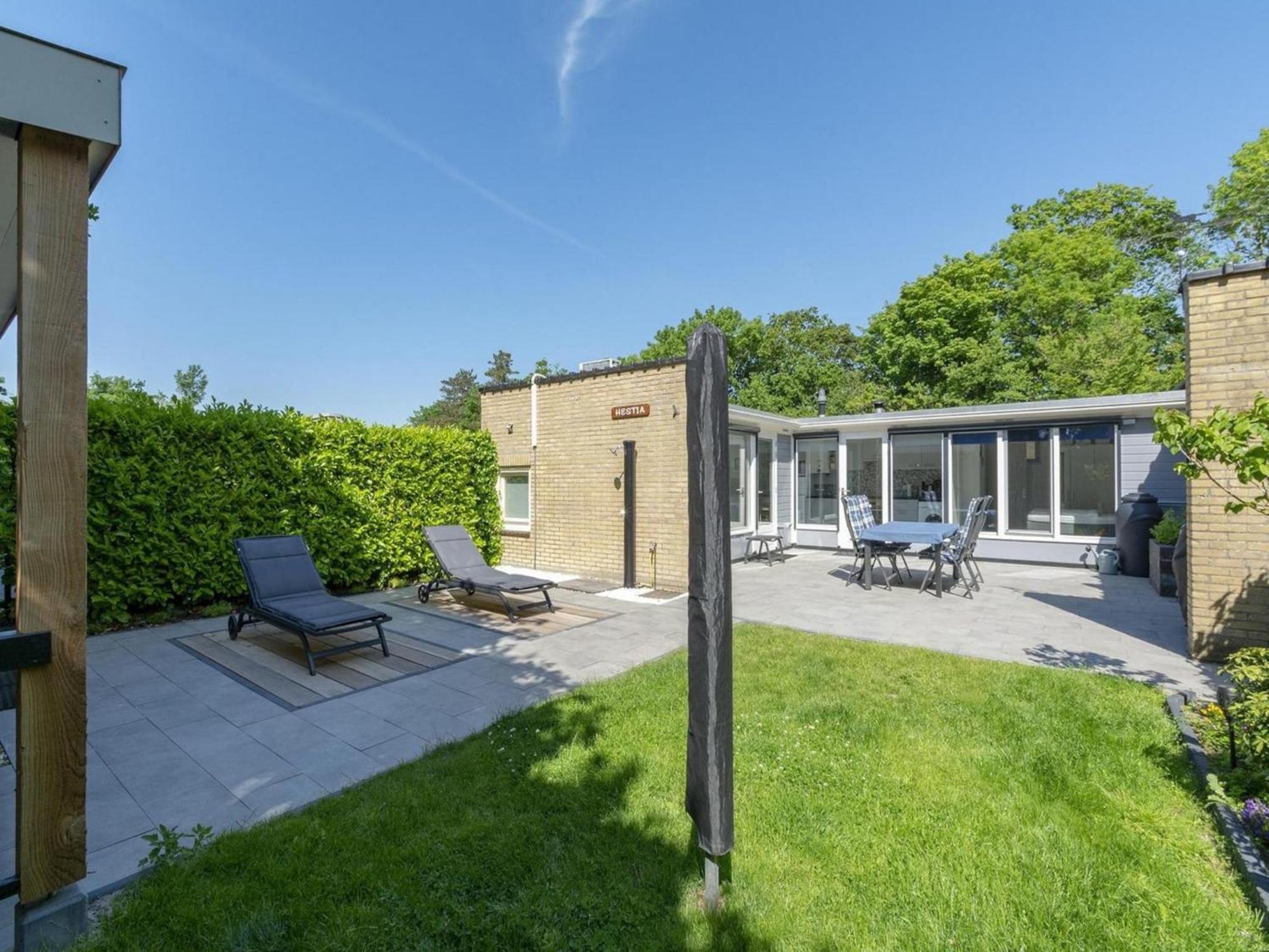 Stylish Bungalow With A Large Garden Sint Maartensvlotbrug Esterno foto