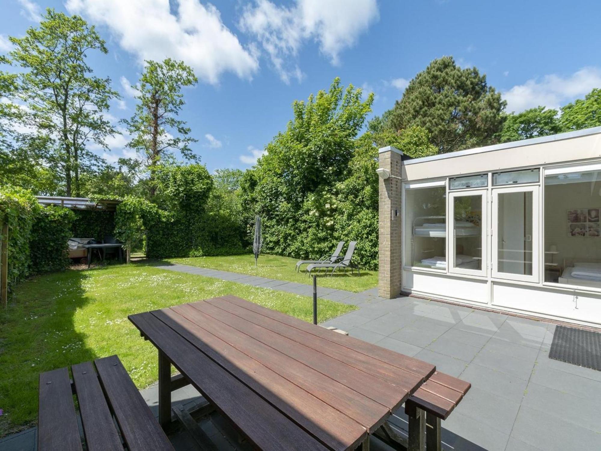 Stylish Bungalow With A Large Garden Sint Maartensvlotbrug Esterno foto