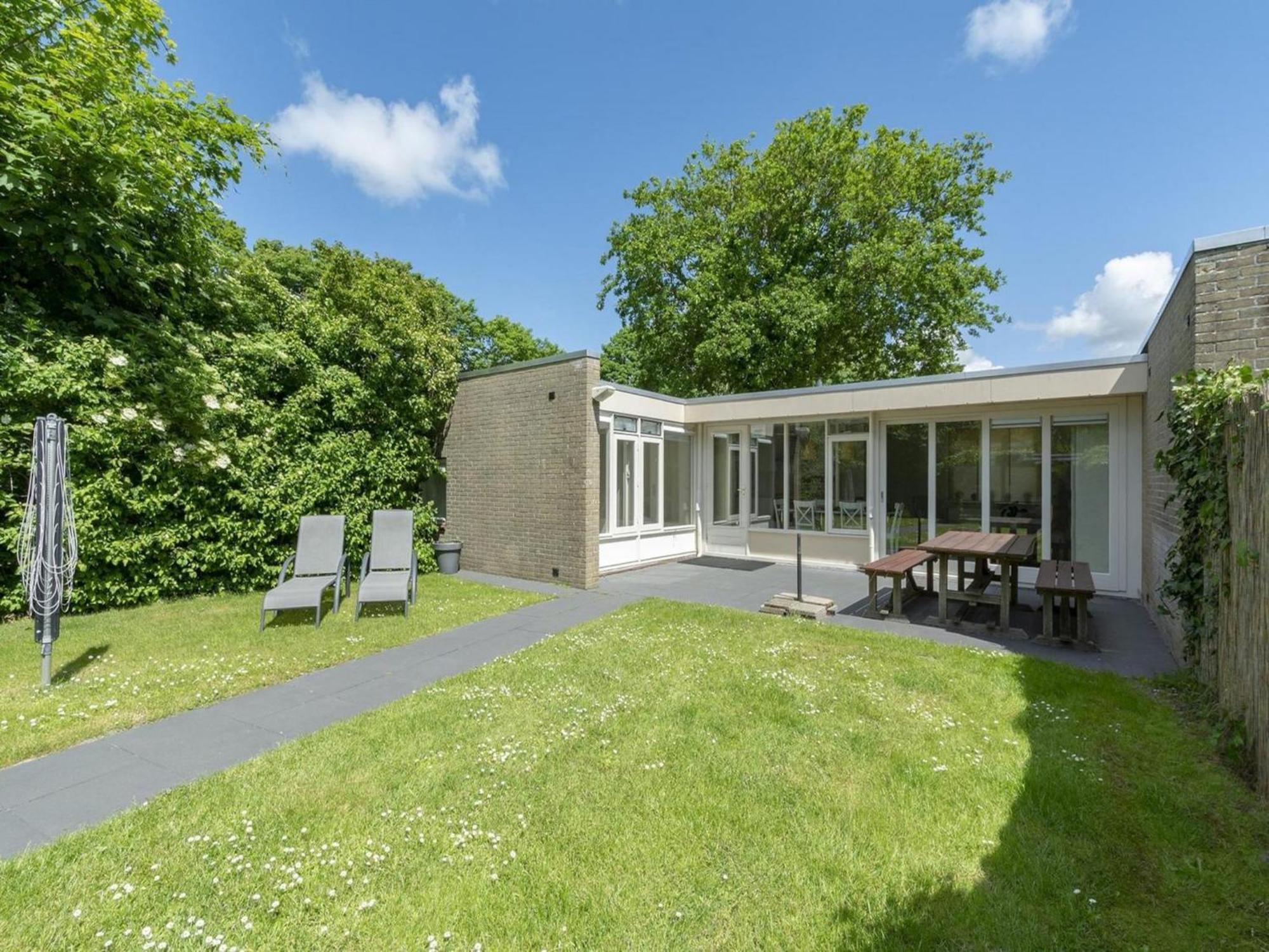 Stylish Bungalow With A Large Garden Sint Maartensvlotbrug Esterno foto
